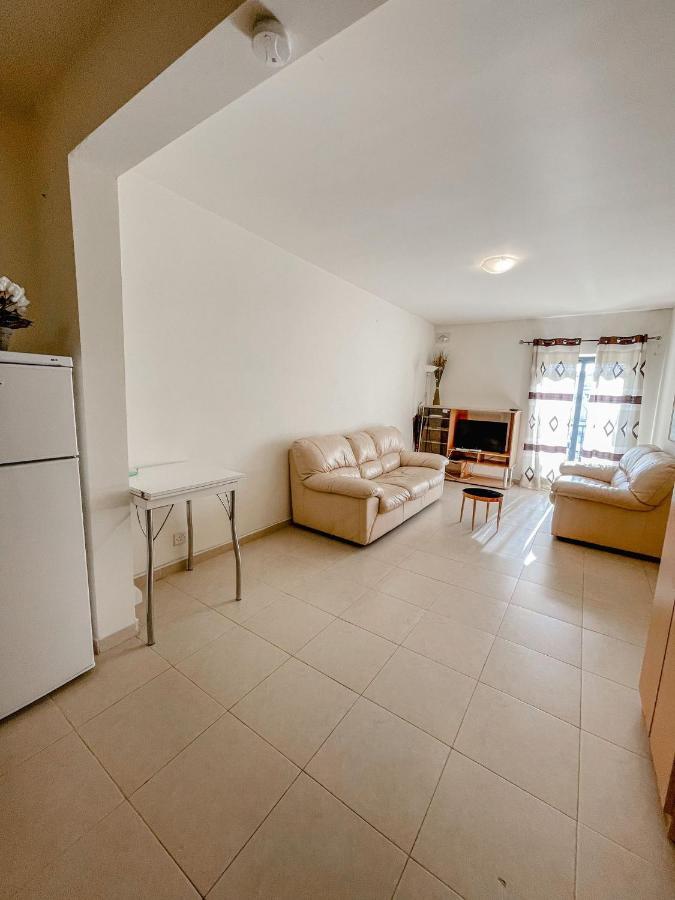 Stresa Court Apartments San Julián Exterior foto